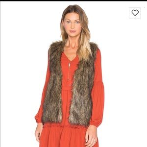SOLD ✖️ NWT JACK BB Dakota Faux Fur Vest